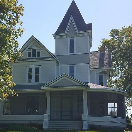Oaklawn Inn Menomonie Bagian luar foto