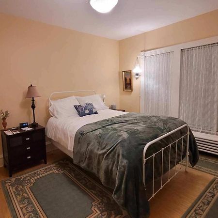 Oaklawn Inn Menomonie Bagian luar foto