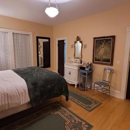 Oaklawn Inn Menomonie Bagian luar foto