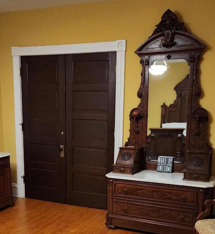 Oaklawn Inn Menomonie Bagian luar foto