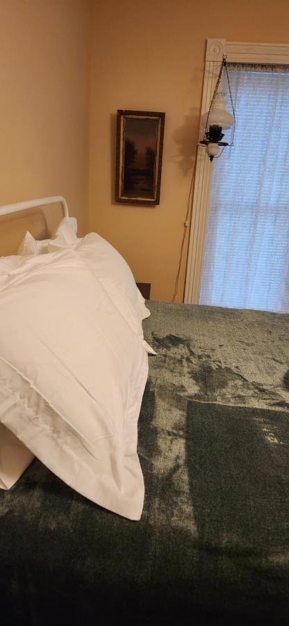 Oaklawn Inn Menomonie Bagian luar foto