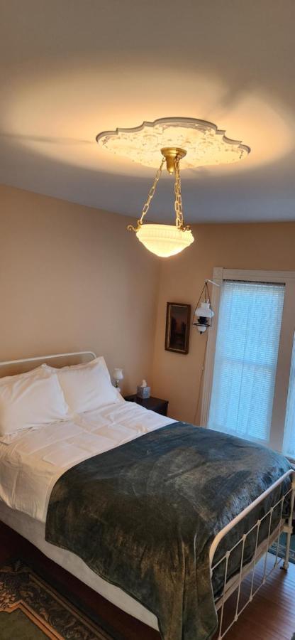 Oaklawn Inn Menomonie Bagian luar foto