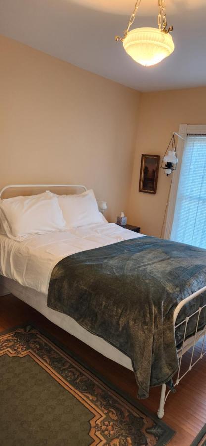 Oaklawn Inn Menomonie Bagian luar foto