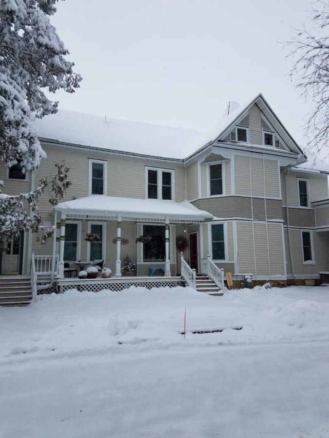 Oaklawn Inn Menomonie Bagian luar foto