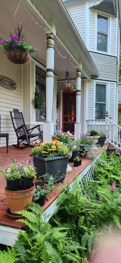 Oaklawn Inn Menomonie Bagian luar foto